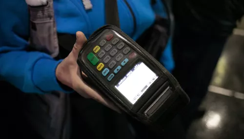 Барнаульцев предупредили о сбоях при оплате проезда с помощью смартфона