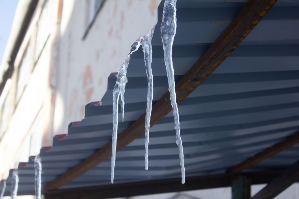 Весна. Слякоть. сосульки