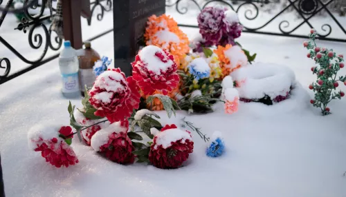 Власти Бийска потратят 5,6 млн рублей на уборку и охрану городских кладбищ