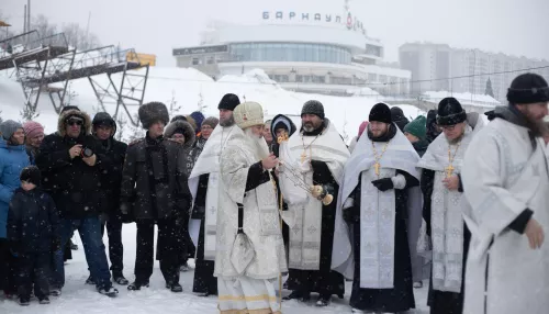 Когда набирать крещенскую воду из-под крана и как относится к этому церковь