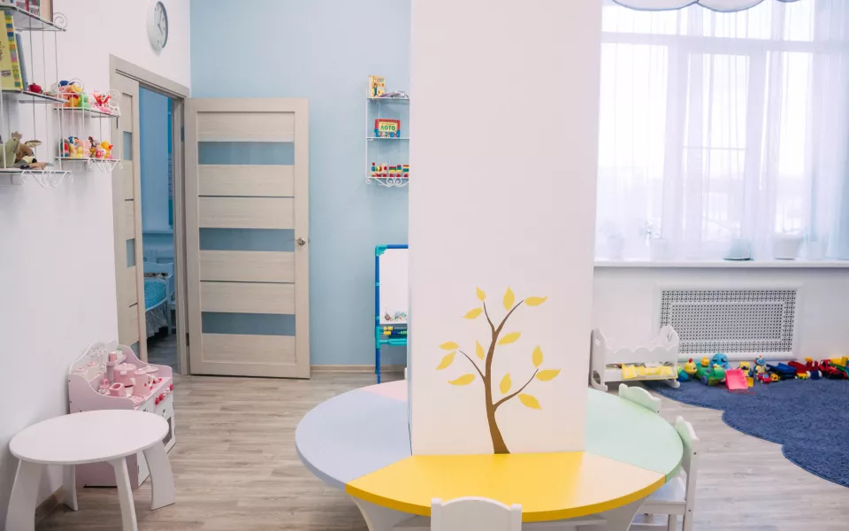 Из-за нехватки детей в Алтайском крае укрупняют детсады, а их здания отдают