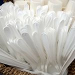 Пластиковую посуду хотят полностью запретить в России