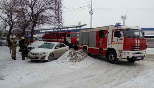Три пожарных машины прибыли к детской поликлинике в центре Барнаула