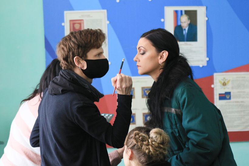 Подготовка к конкурсу красоты в ИК-11. Фото:Олег Укладов