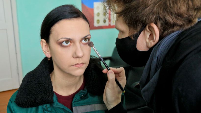 Подготовка к конкурсу красоты в ИК-11. Фото:Олег Укладов