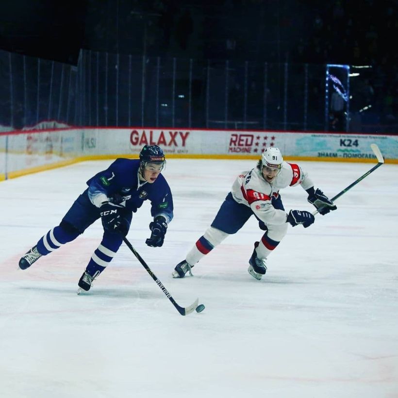 Хоккей Фото:instagram.com/gubernator_tomenko
