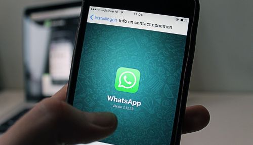 Россиян предупредили о возможной слежке через WhatsApp
