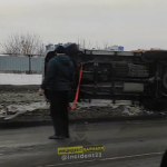 Не выспался: автомобиль перевернулся на бок после ДТП в Барнауле