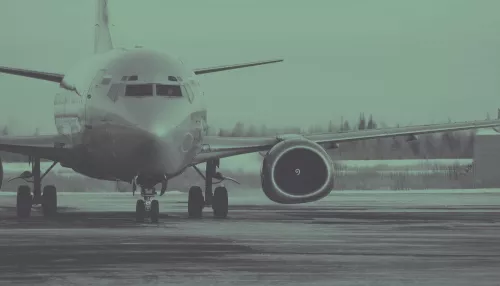 Самолет аварийно сел в сибирском аэропорту из-за отказа двигателя