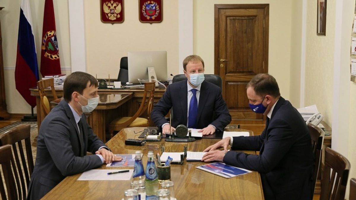 Рабочая встреча В. Томенко и энергетиков "Россети Сибирь"