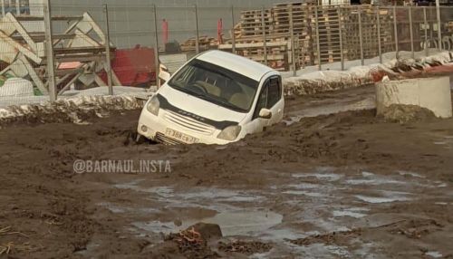 Жители барнаульского квартала Адмирал тонут в грязи