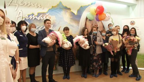От шока отошел: в семье из Барнаула родилась тройня