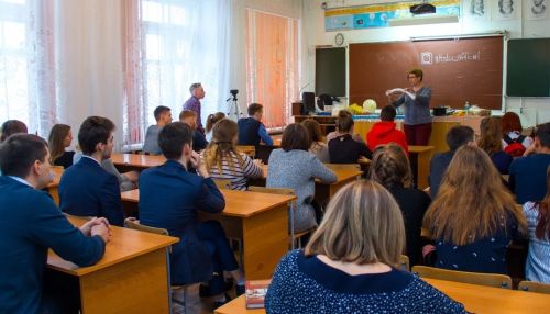 Алтайская учительница бросила работу, не вернув 2 млн рублей подъемных