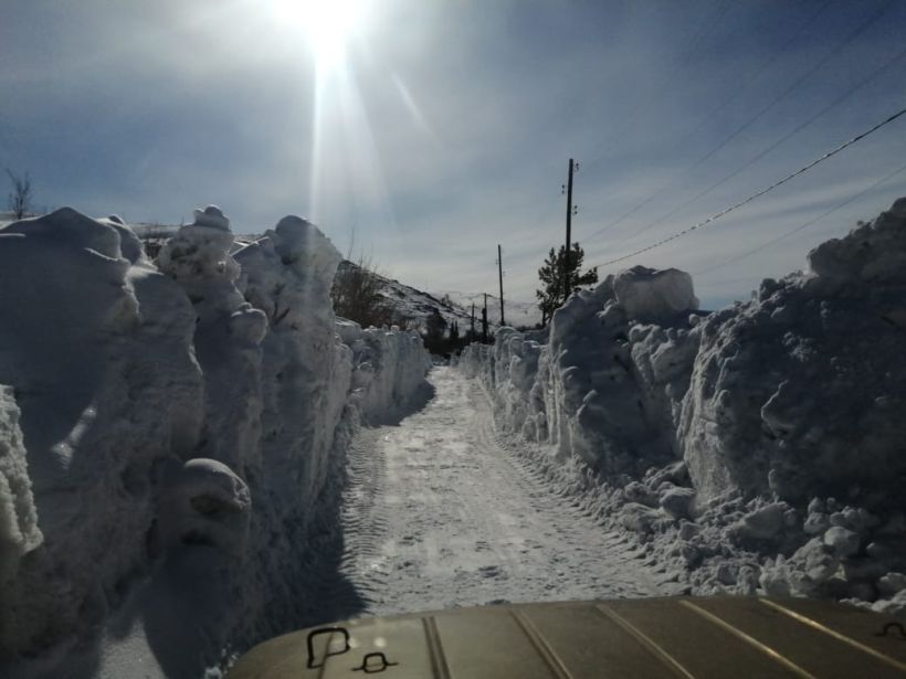 Снег на дороге Фото:"Змеиногорский вестник"