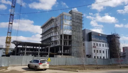 Недостроенную восьмиэтажку обманутых дольщиков не смогли продать в Барнауле