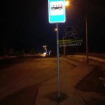 В Барнауле дорожный знак вкопали прямо посреди тротуара