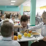 Еда для свиней: в Барнауле мама школьника проверила питание в столовой