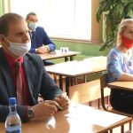 Родители выпускников и алтайский министр сдали ЕГЭ по русскому языку