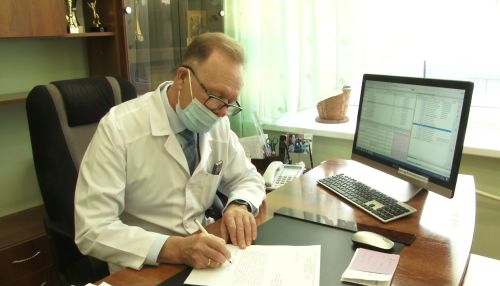 Главный врач барнаульской поликлиники получил награду от президента России