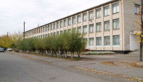 Угрозы нет: в алтайском лицее обрушилась часть стены