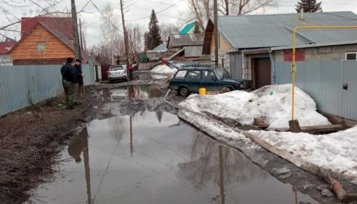 В Барнауле откачали талые воды на улице Фурманова