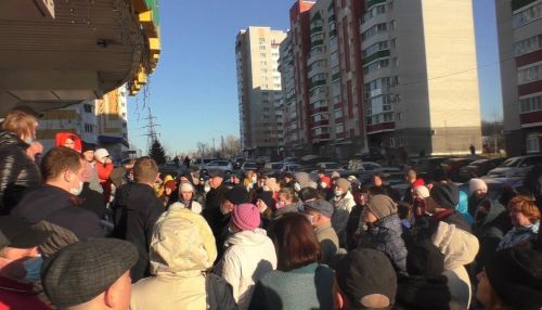 В Барнауле более 100 человек устроили сход против новостройки на Гущина