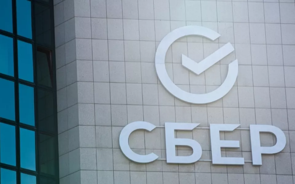 Сбербанк прокомментировал инцидент с обрушением потолка в офисе Барнаула