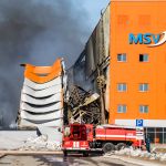 Обуглившиеся стены и черный дым: что осталось от сгоревшего в Барнауле склада