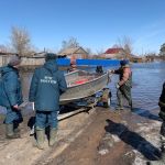 Прыгали в лодку из окна: как в Алтайском крае переживают первую волну паводка
