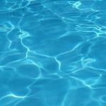 В Красноярском крае восьмилетняя девочка утонула в бассейне