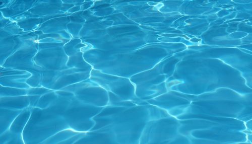 В Красноярском крае восьмилетняя девочка утонула в бассейне