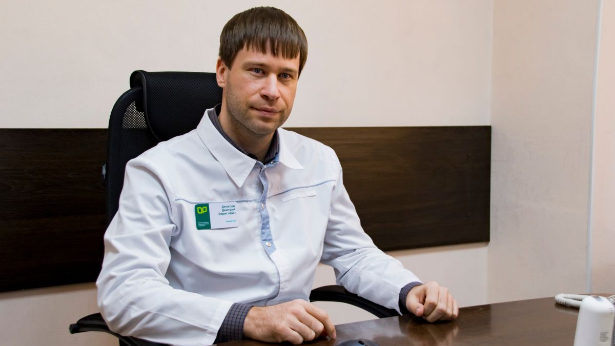 Главный врач барнаульской поликлиники №14 Дмитрий Денисов