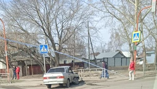 Стекла вылетели: в Барнауле произошло серьезное ДТП