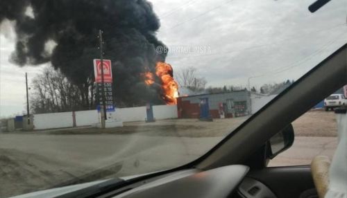 Соцсети: в селе под Барнаулом загорелась автозаправочная станция