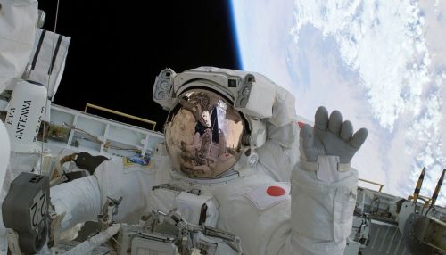 Зарплату российским космонавтам повысят до 500 тысяч рублей в месяц