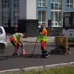 В Бийске уже в марте приступили к ямочному ремонту дорог