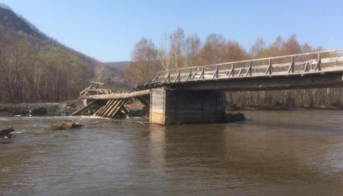 В Приморье под легковым автомобилем развалился мост - есть погибшие
