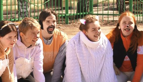 Барнаульские студенты переоделись в собак и устроили шоу