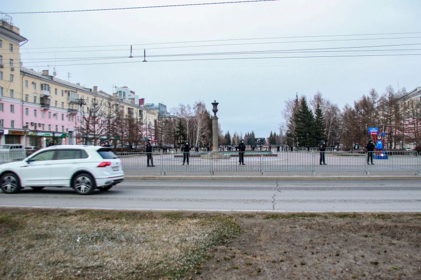 Несанкционированный митинг в Барнауле 21 апреля. Фото:Виталий Барабаш