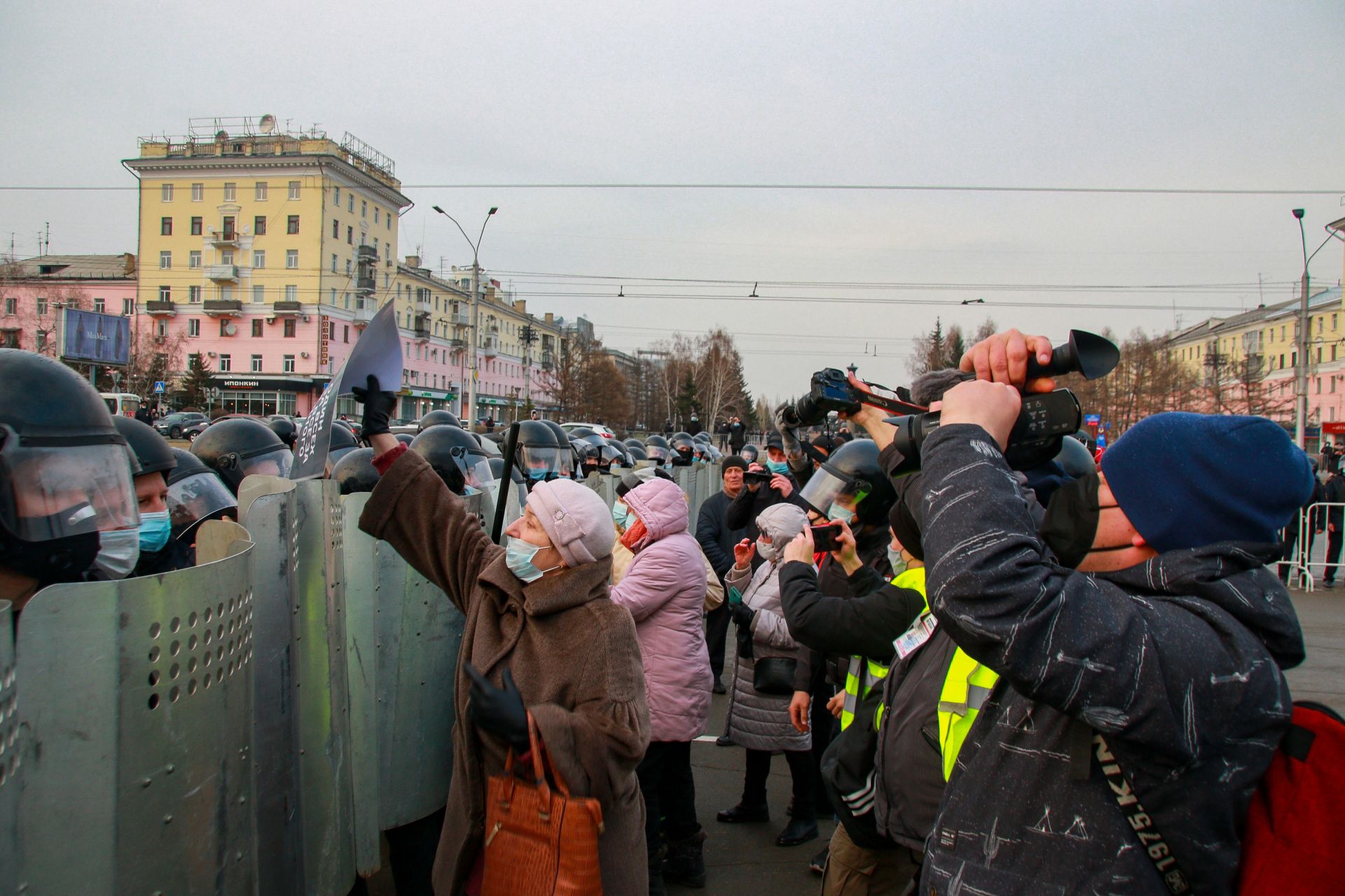 Несанкционированный митинг правонарушение. Несанкционированный митинг. Несанкционированный митинг в Барнауле. Митинг в Мурманске 21 апреля. Митинг Навального в Бийск.