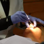 Жительница Барнаула пожаловалась, что стоматолог самовольно спилила ей зубы