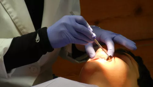 Жительница Барнаула пожаловалась, что стоматолог самовольно спилила ей зубы