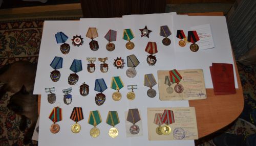 Житель Алтая пытался продать за границу военные медали
