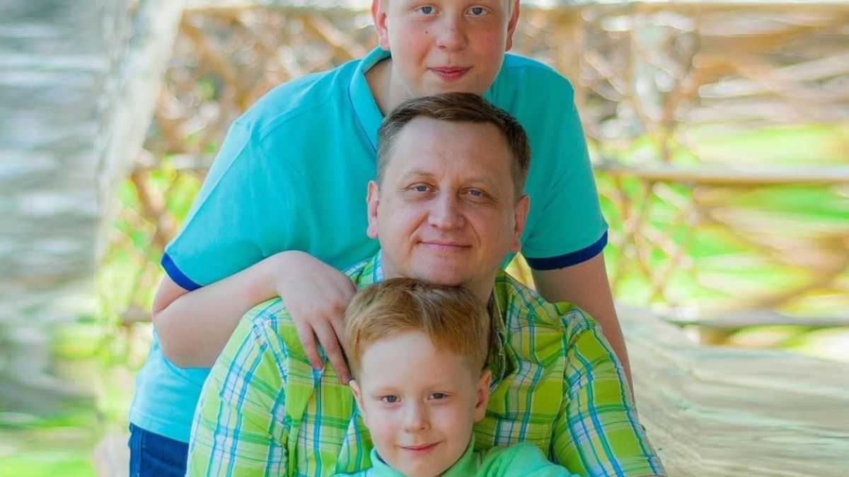 Максим Костенко с сыновьями
