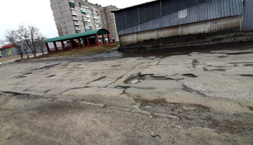 Жители двух микрорайонов Новоалтайска жалуются на убитые дороги и большегрузы