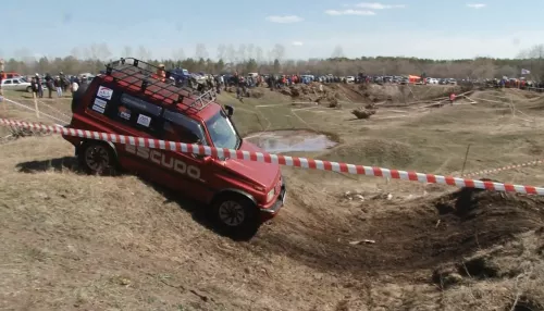 Грязевые ванны: на Алтае прошли гонки по бездорожью
