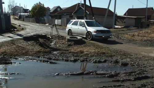 Бездорожье 21 века: жители поселка Власиха разбивают машины на плохих дорогах