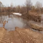 В Алтайском крае разлившаяся река затопила участок дороги