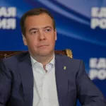 Медведев объяснил свою идею об обязательной вакцинации от COVID