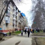 В Барнауле прохожие спасли малыша, который чуть не выпал из окна многоэтажки
